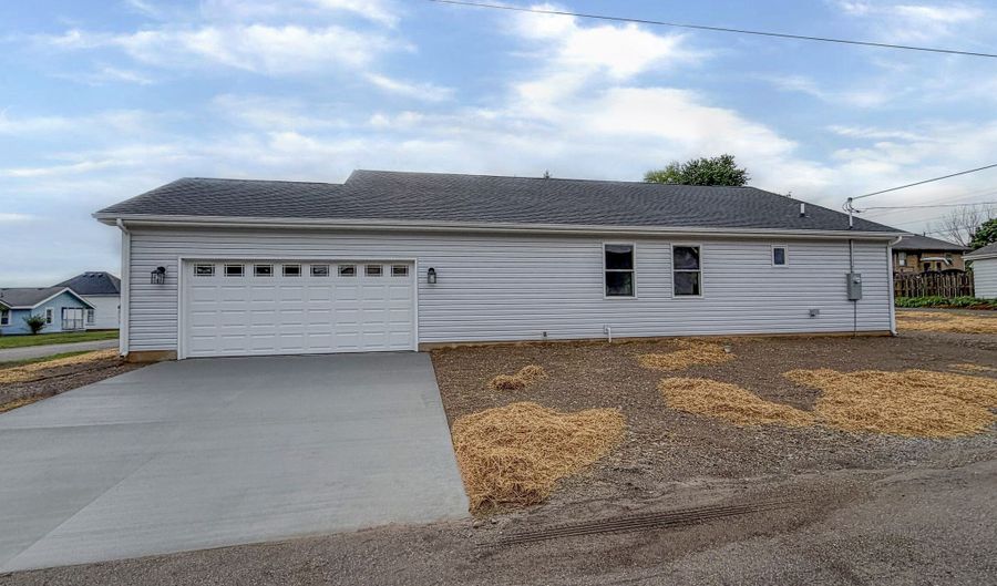 339 W 2nd St, Anderson, IN 46016 - 3 Beds, 2 Bath