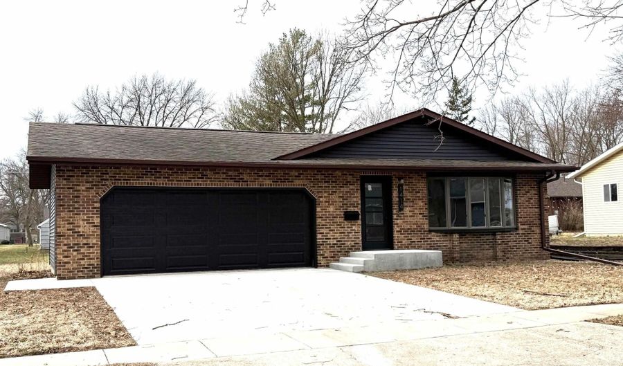 1414 E Linden St, Algona, IA 50511 - 3 Beds, 2 Bath