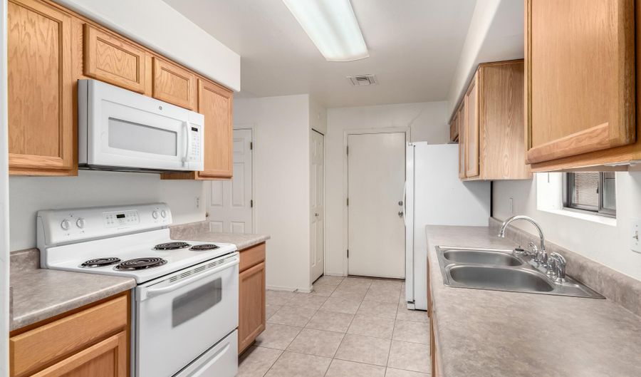 761 E PEPPER Dr, Casa Grande, AZ 85122 - 3 Beds, 2 Bath