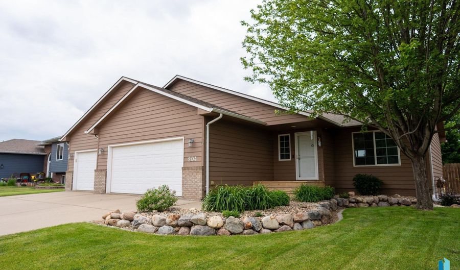 204 W Mountain Ash St, Brandon, SD 57005 - 4 Beds, 3 Bath