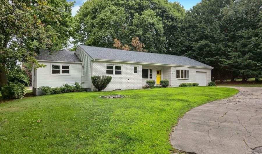 278 Green End Ave, Middletown, RI 02842 - 4 Beds, 2 Bath