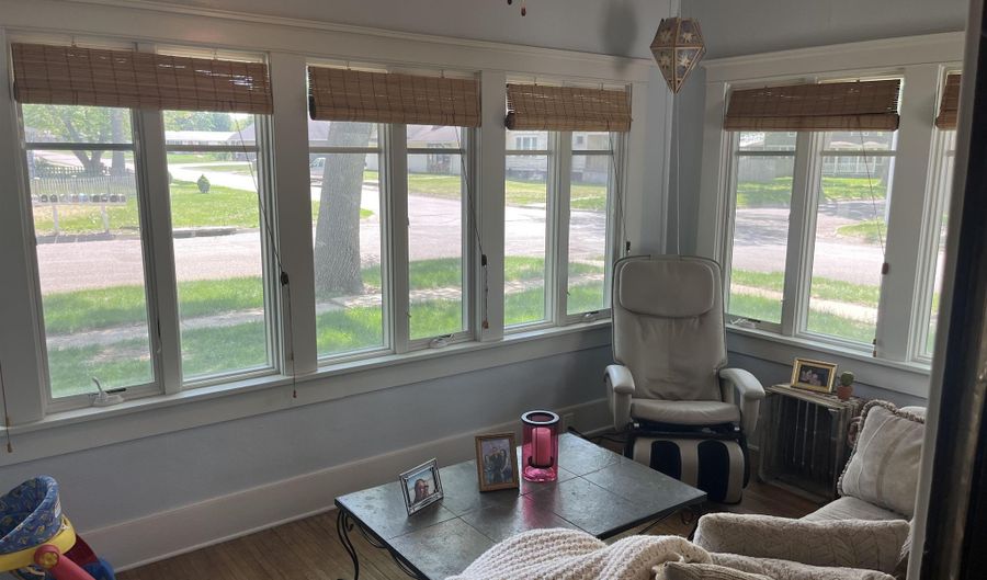 350 S 6th St, Akron, IA 51001 - 3 Beds, 2 Bath