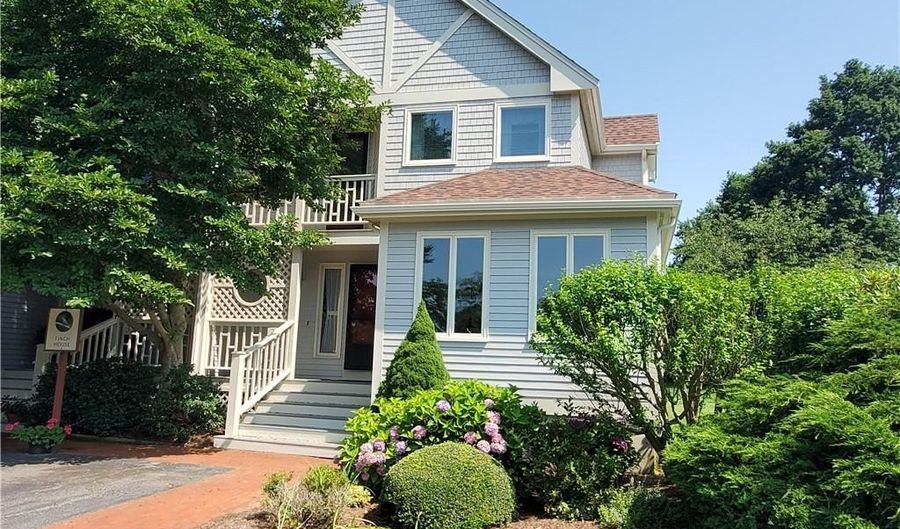 15 Hammersmith Rd 33, Newport, RI 02840 - 2 Beds, 3 Bath