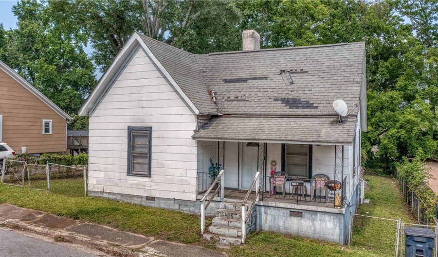 208 E St, Anderson, SC 29625 - 2 Beds, 1 Bath