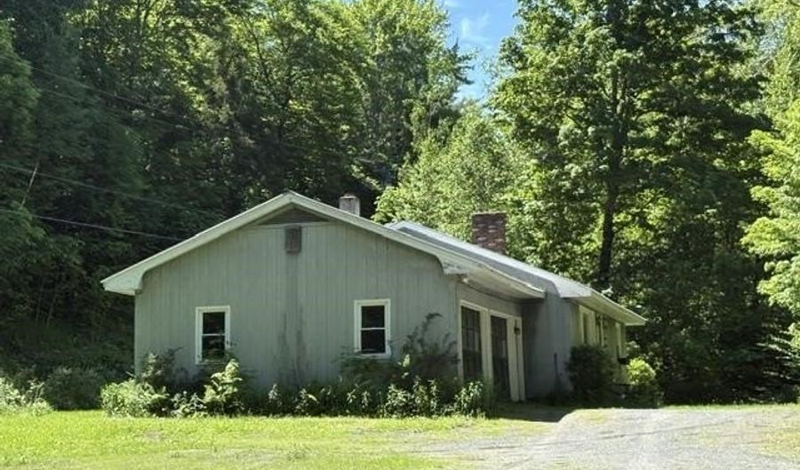 3578 Royalton Turnpike Rd, Barnard, VT 05031 - 2 Beds, 1 Bath