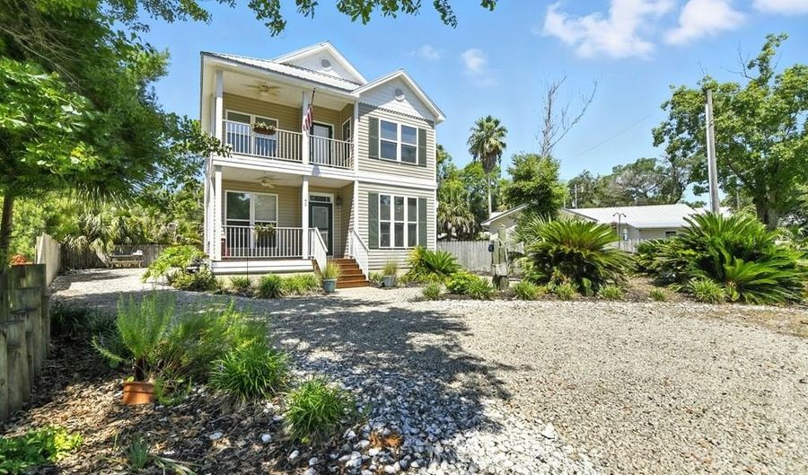 40 Myrtle St, Apalachicola, FL 32320 - 4 Beds, 3 Bath