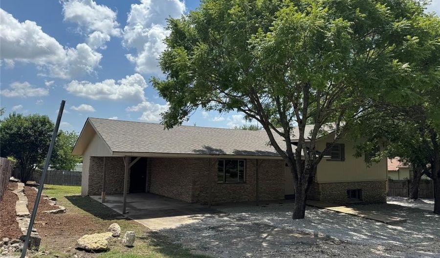 111 Lamar, Hico, TX 76457 - 4 Beds, 2 Bath