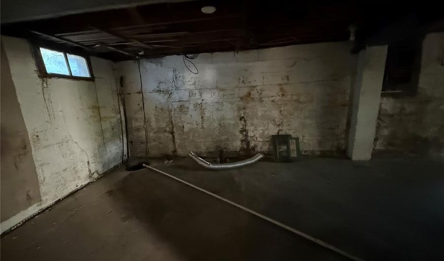 809 Maurice St, Alton, IL 62002 - 2 Beds, 1 Bath