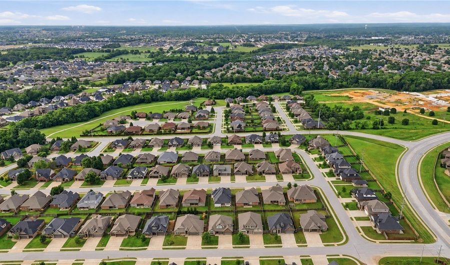 4200 SW Acres Ave, Bentonville, AR 72713 - 4 Beds, 3 Bath