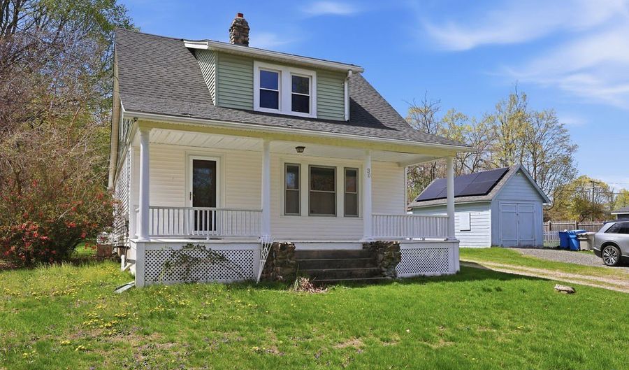 30 Old Wolcott Rd, Bristol, CT 06010 - 2 Beds, 1 Bath