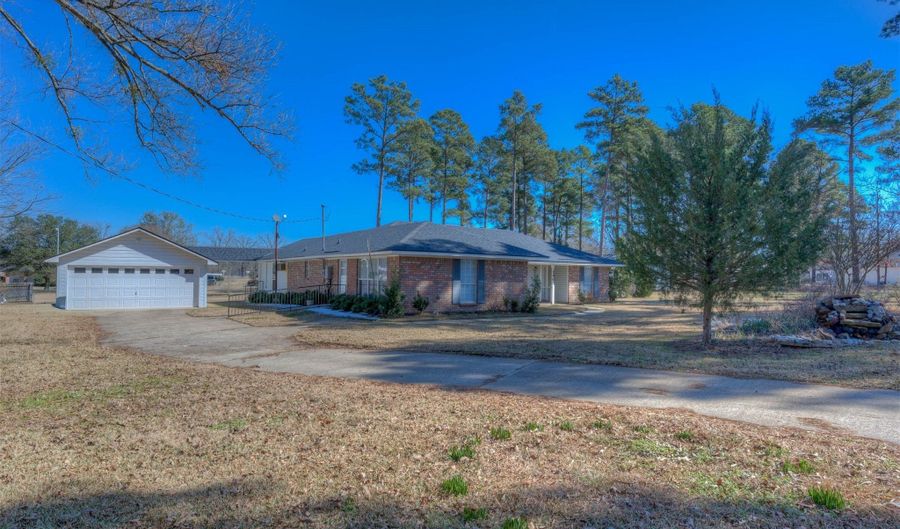 260 Duval St, Benton, LA 71006 - 3 Beds, 2 Bath