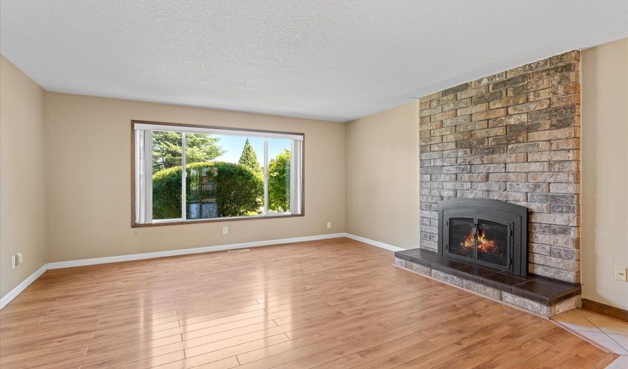 14390 SE THELMA Cir, Milwaukie, OR 97267 - 4 Beds, 3 Bath