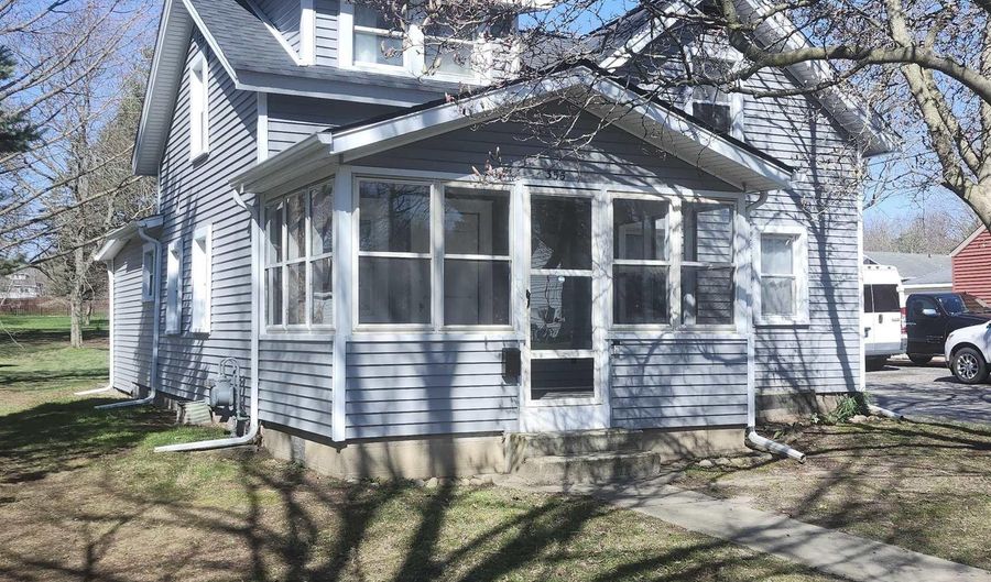 355 Budlong St, Adrian, MI 49221 - 4 Beds, 2 Bath