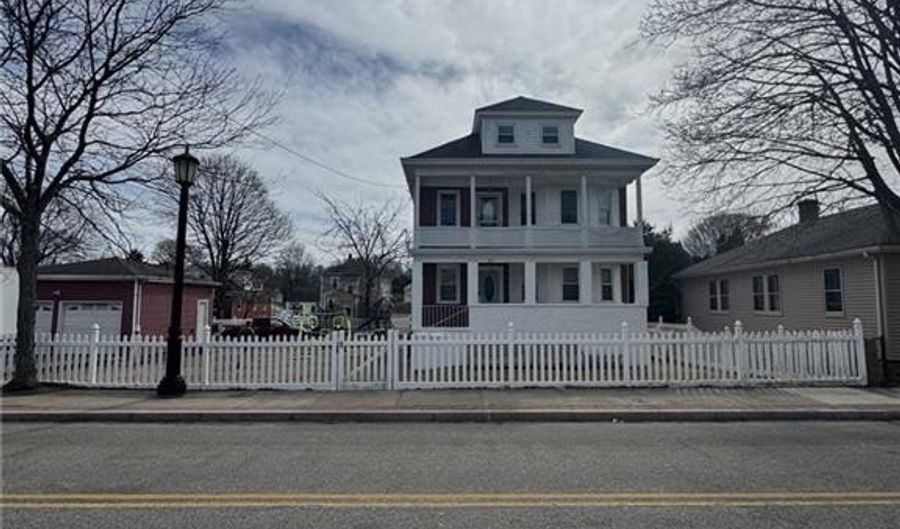 88 Maple Ave, Barrington, RI 02806 - 7 Beds, 2 Bath