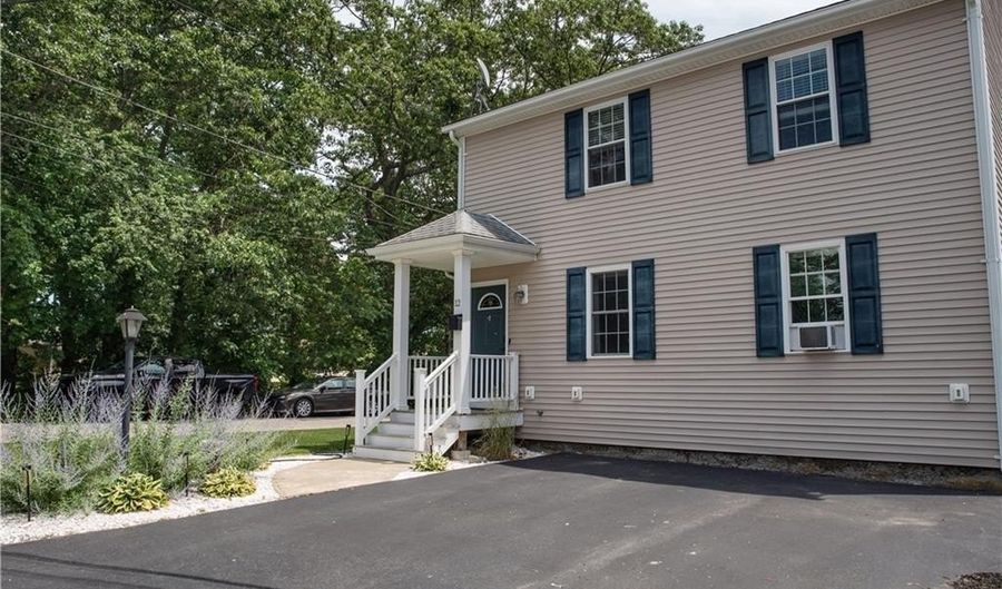 12 N Shore Dr, East Providence, RI 02915 - 5 Beds, 3 Bath