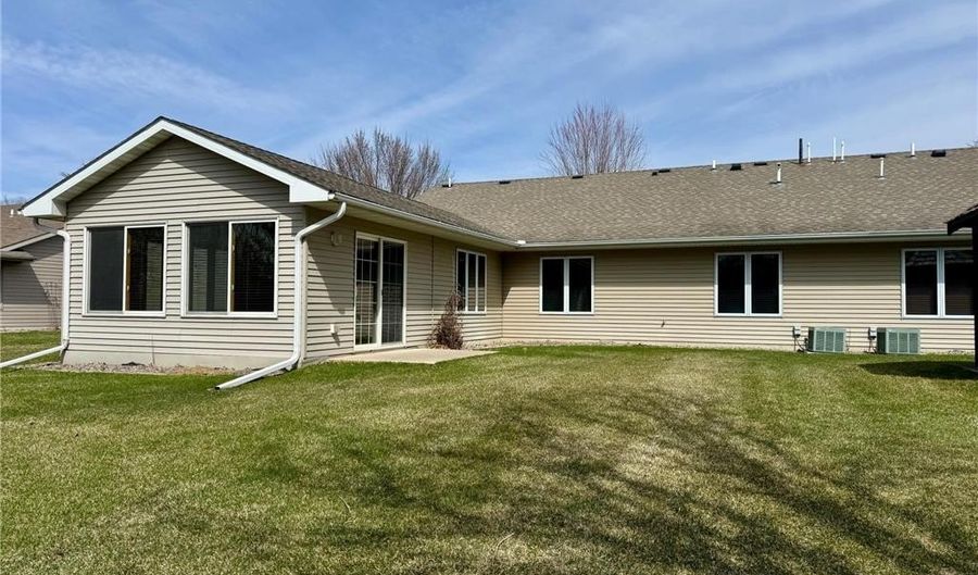 2733 Campus Ln, Albert Lea, MN 56007 - 2 Beds, 3 Bath