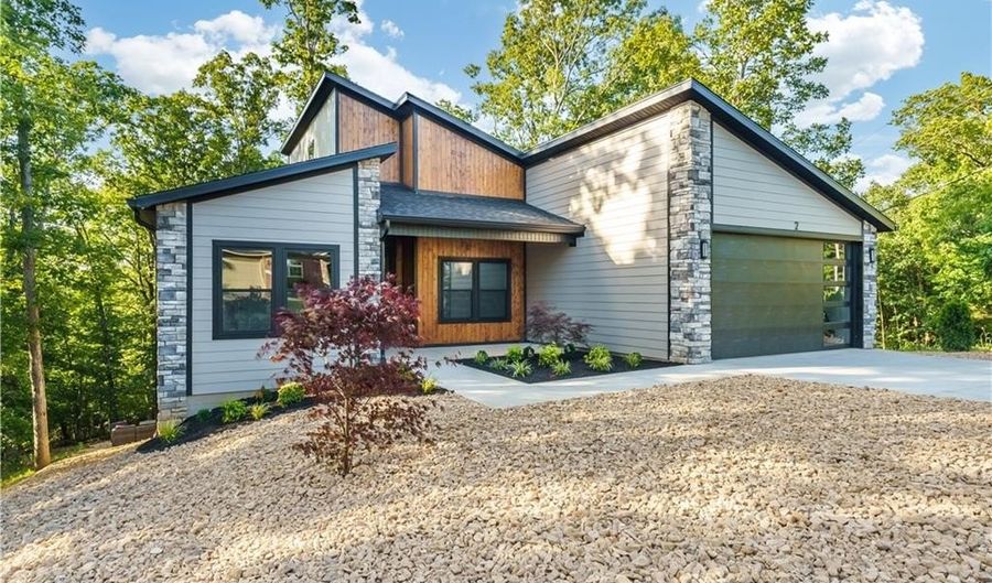 2 Damerham Ln, Bella Vista, AR 72714 - 3 Beds, 2 Bath