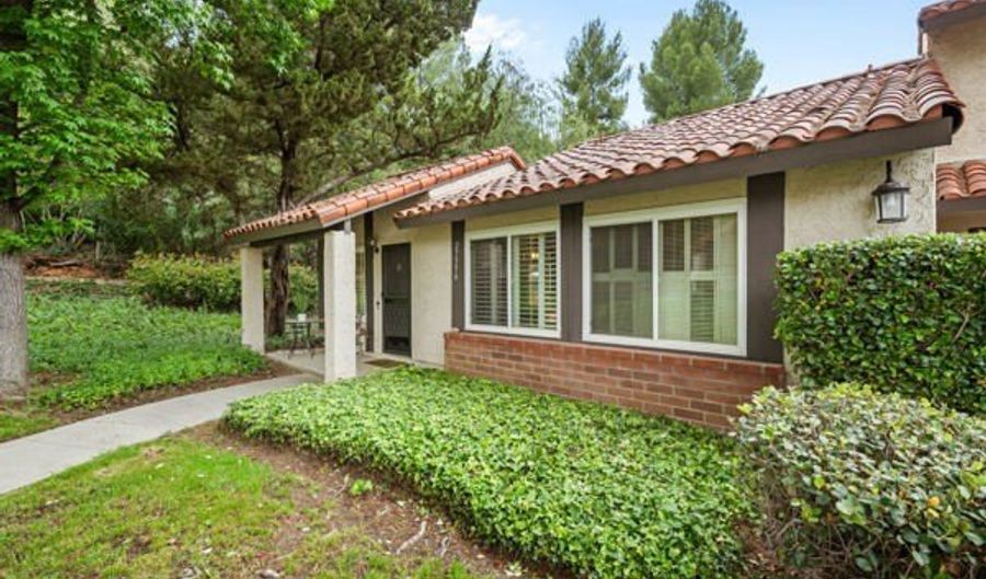 27556 Rondell St, Agoura Hills, CA 91301 - 2 Beds, 1 Bath