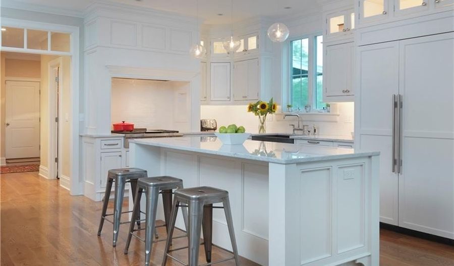 01 Highland Woods Dr, East Greenwich, RI 02818 - 4 Beds, 4 Bath