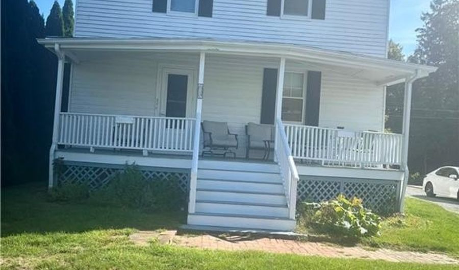 889 Hope St 3, Bristol, RI 02809 - 2 Beds, 1 Bath