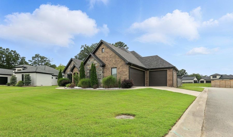 6756 Hilo St, Benton, AR 72019 - 3 Beds, 3 Bath