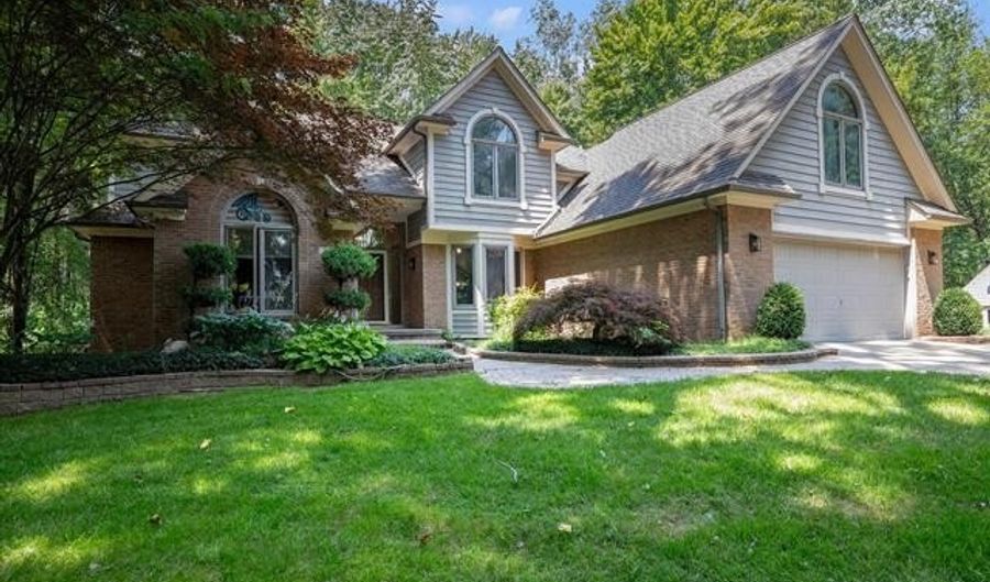 6365 Hayfield Ln, Almont, MI 48003 - 4 Beds, 5 Bath