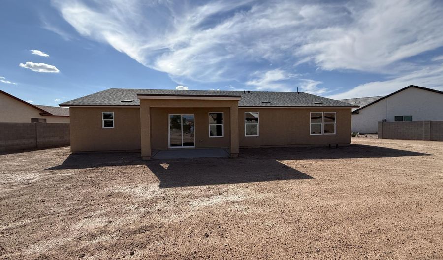 8481 W REVENTON Dr, Arizona City, AZ 85123 - 3 Beds, 2 Bath