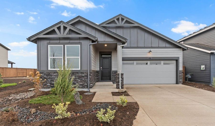 21517 SE ETNA Pl, Bend, OR 97702 - 5 Beds, 3 Bath