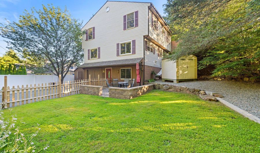 32 Rocky Glen Rd, Danbury, CT 06810 - 5 Beds, 2 Bath