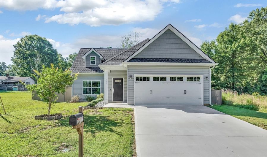 135 Stevenson Dr, Belton, SC 29627 - 3 Beds, 2 Bath