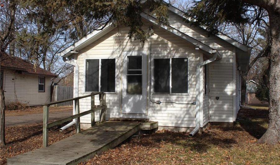 173 Central St, Amery, WI 54001 - 2 Beds, 1 Bath