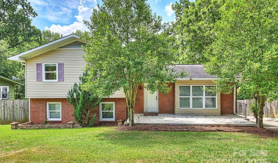 3408 Winterfield Pl, Charlotte, NC 28205 - 5 Beds, 3 Bath