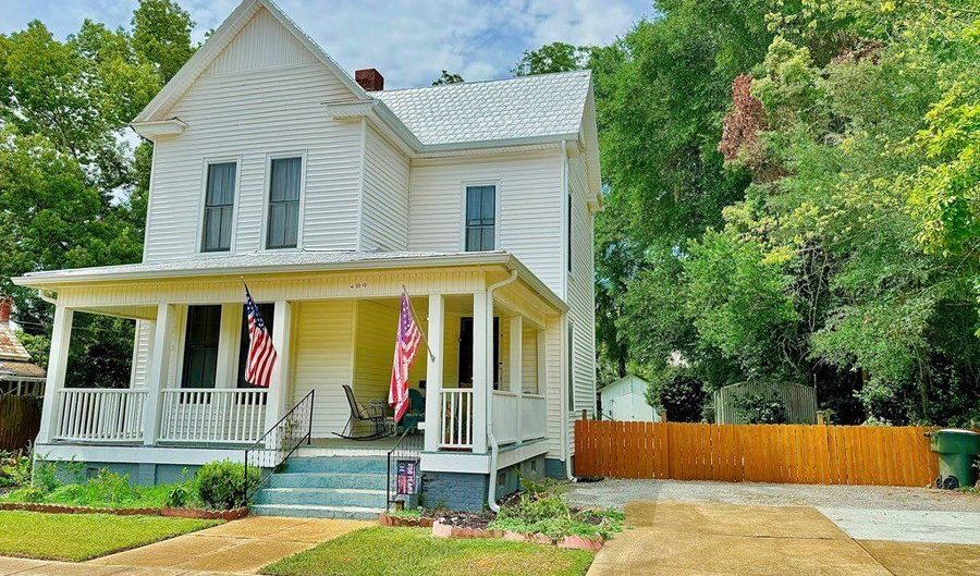 409 E Evens Steet, Bainbridge, GA 39819 - 4 Beds, 2 Bath