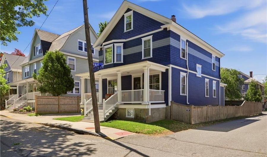 24 Thurston Ave, Newport, RI 02840 - 4 Beds, 2 Bath