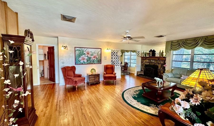 302 LUNA Rd, Auburndale, FL 33823 - 4 Beds, 3 Bath