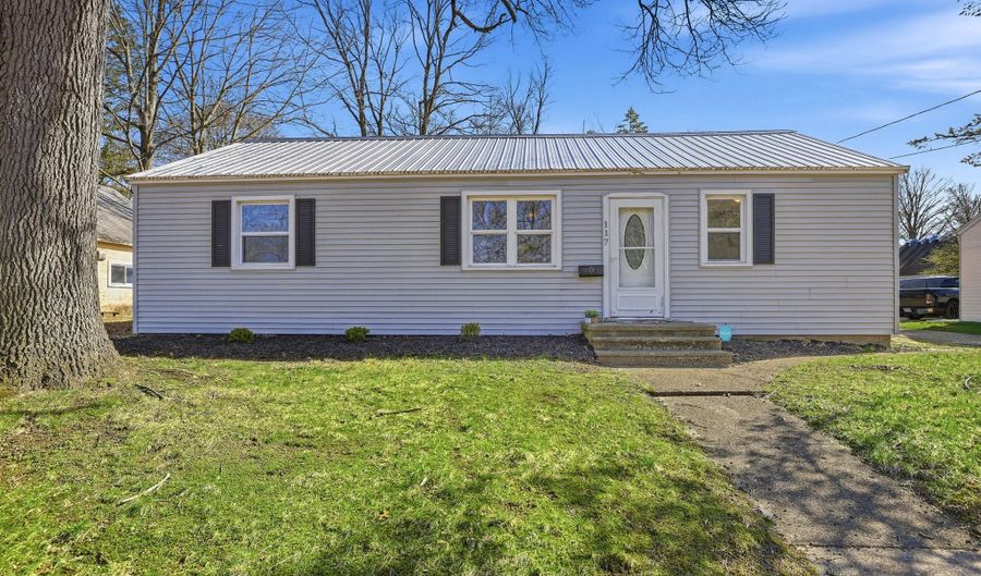 117 Robinson St, Allegan, MI 49010 - 3 Beds, 1 Bath