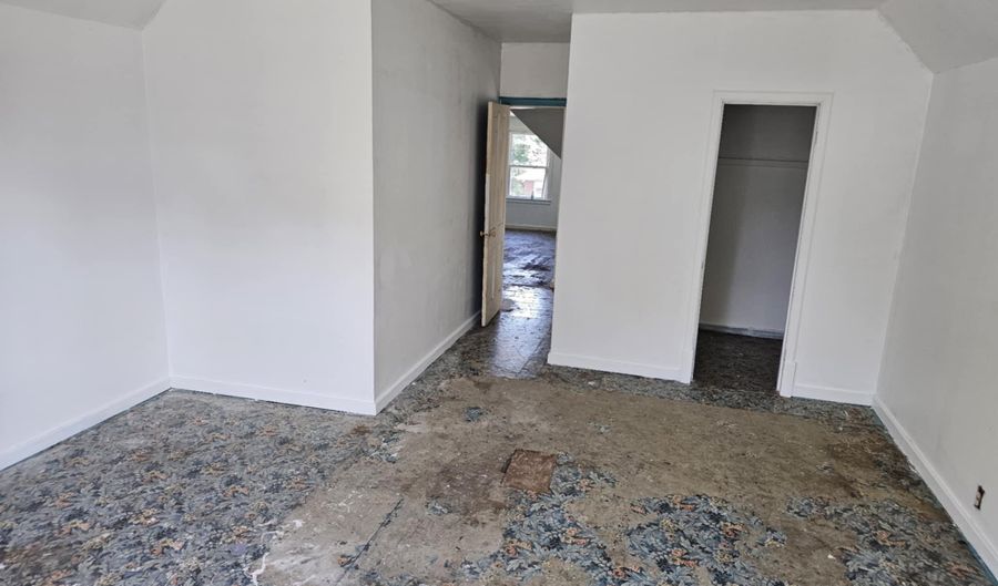 422 Cerro Gordo St, Ackley, IA 50601 - 4 Beds, 1 Bath