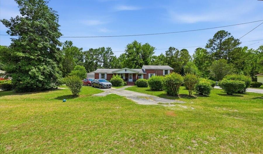 100 Henry St, Bamberg, SC 29003 - 3 Beds, 3 Bath