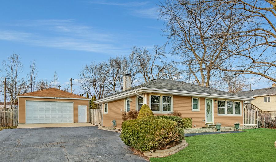 2304 E Sand Lake Rd, Lindenhurst, IL 60046 - 3 Beds, 1 Bath