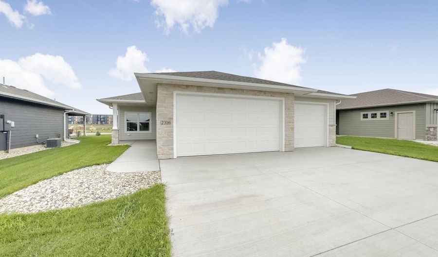 2316 E Tinley St, Brandon, SD 57005 - 2 Beds, 2 Bath