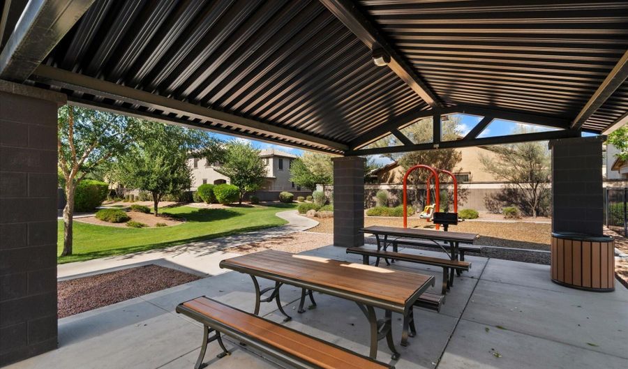 203 E ROADRUNNER Dr, Chandler, AZ 85286 - 3 Beds, 4 Bath