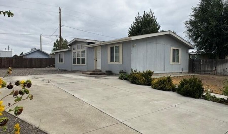 220 Antelope Dr, Battle Mountain, NV 89820 - 3 Beds, 2 Bath