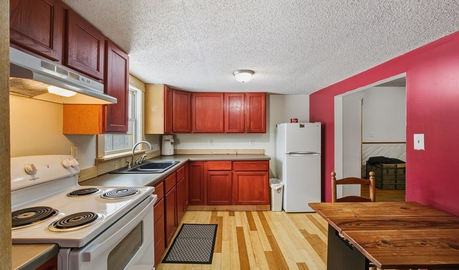 205 6th St, Beaver, WV 25813 - 3 Beds, 1 Bath