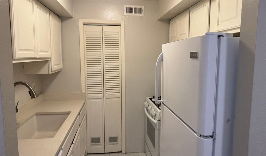 88 W 50 S A4, Centerville, UT 84014 - 1 Beds, 1 Bath