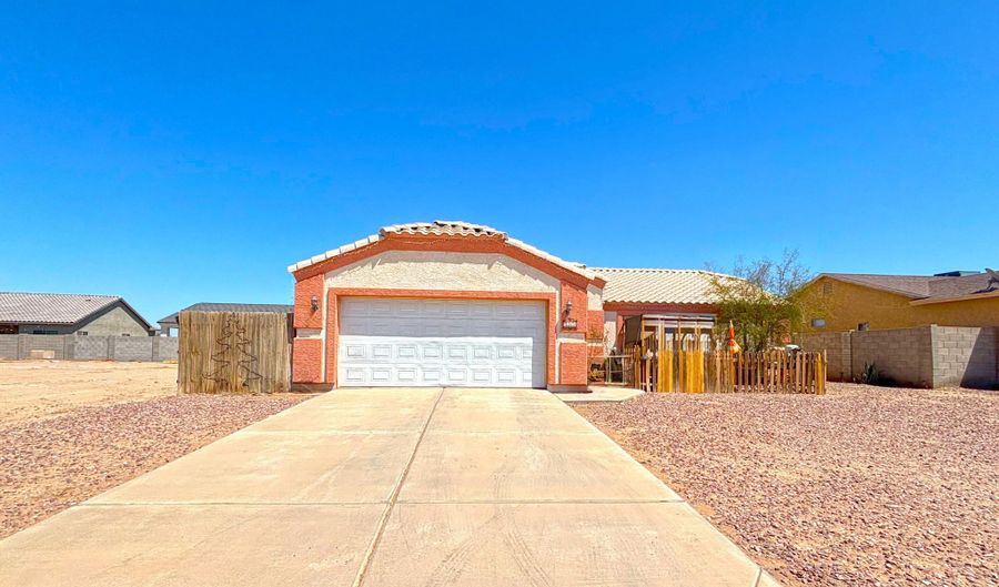 8306 W PINEVETA Dr, Arizona City, AZ 85123 - 3 Beds, 2 Bath
