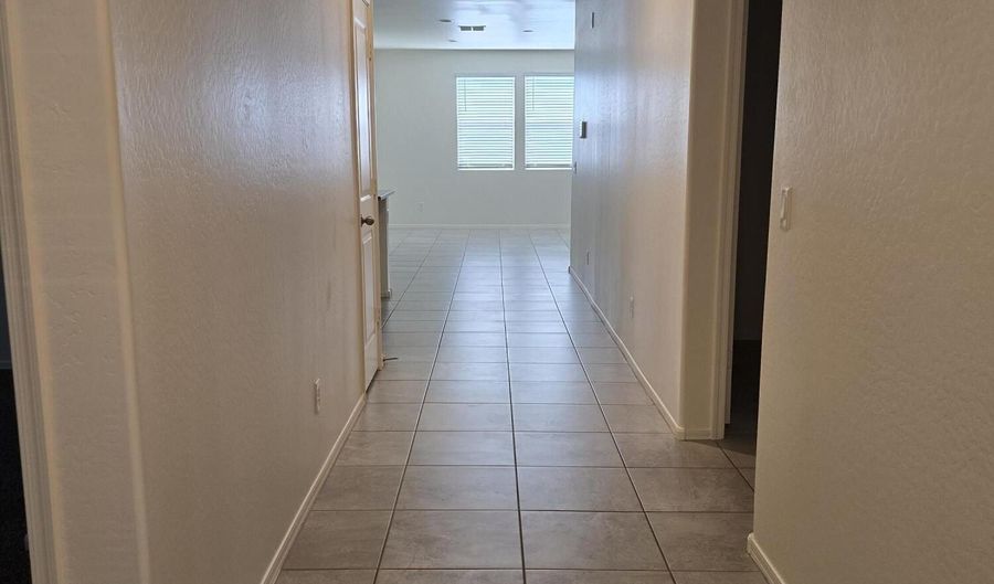 1127 W SAND CANYON Ct, Casa Grande, AZ 85122 - 4 Beds, 2 Bath