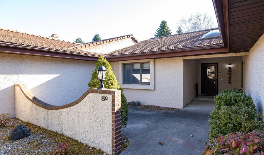 8 FIESTA Ct E, Appleton, WI 54911 - 3 Beds, 2 Bath