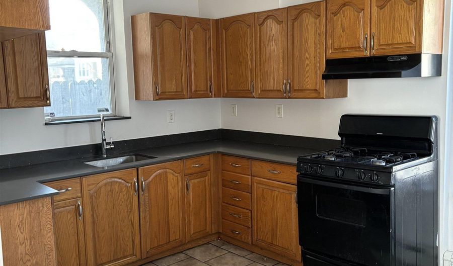 178 ORIENT St 2, Bayonne, NJ 07002 - 2 Beds, 1 Bath