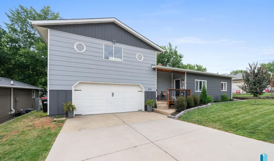 205 S 1st Ave, Brandon, SD 57005 - 4 Beds, 2 Bath