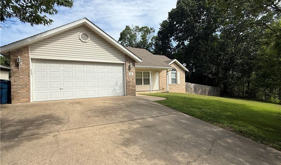 15 Pennine Ln, Bella Vista, AR 72714 - 3 Beds, 2 Bath